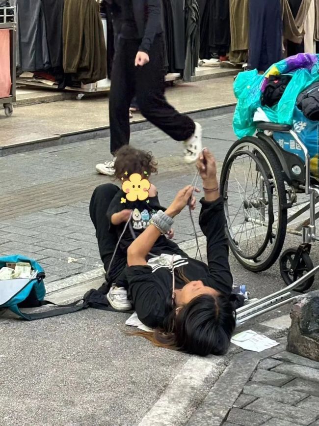 深圳街头的“尿不湿女孩”回家了两地连夜商讨救助方案成功送母女返乡安居(图3)